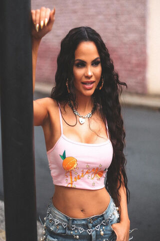 Natti Natasha: The Queen of Reggaeton 🍊✨