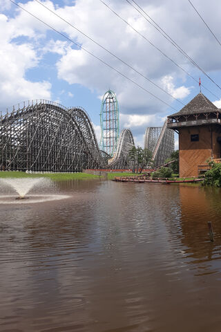 Thrills and Chills at Six Flags NJ! 🎢🌊