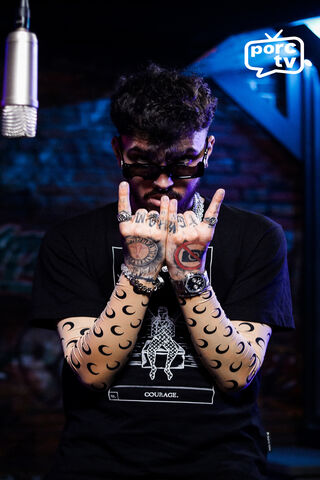 Urban Vibes: The Azteca Experience 🎤✨