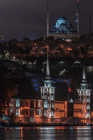 Reflections of Harmony: A Night in Istanbul 🌙🏙️