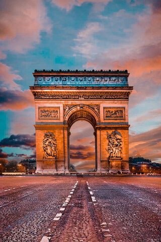 Majestic Arc de Triomphe: A Parisian Icon 🌟