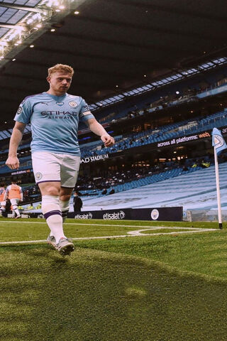De Bruyne: The Midfield Maestro 🎩⚽
