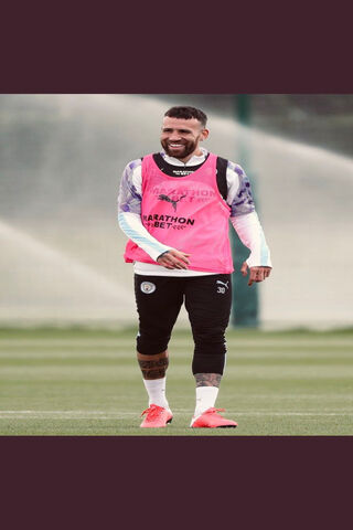 Nicolas Otamendi: The Passionate Defender in Action! ⚽️🔥