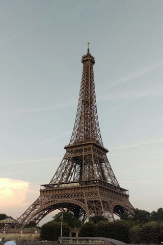 The Iconic Eiffel Tower: A Parisian Marvel 🗼✨