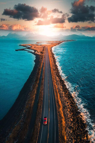 Journey Through the Horizon 🌅🚗