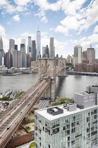 Brooklyn Bridge: A Gateway to New York's Heart 🌉✨