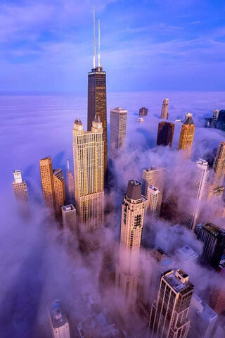 Chicago: City of Clouds and Skyscrapers 🌆☁️