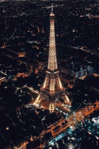 Twinkling Majesty: The Eiffel Tower at Night 🌟