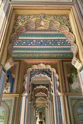Colors of Heritage: A Glimpse into History 🌈🏛️