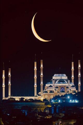 Hagia Sophia: A Timeless Marvel Under the Crescent Moon 🌙