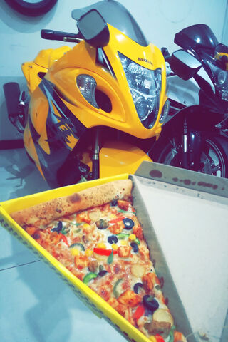 Speed and Slice: The Ultimate Combo! 🍕🏍️
