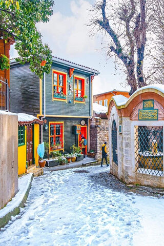 Charming Winter in Istanbul's Streets ❄️🏡