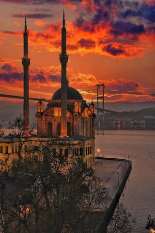 Sunset Serenity at Istanbul Cami 🌅