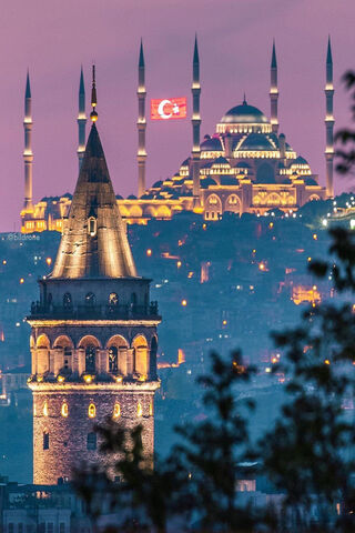 Istanbul's Enchanting Skyline at Dusk 🌆🇹🇷