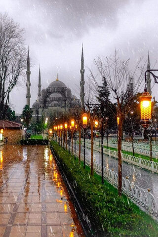 Mystical Istanbul: A Rainy Day at the Blue Mosque 🌧️✨