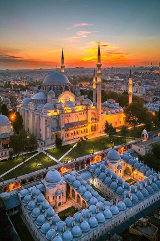 Sunset Serenity Over Istanbul's Splendor 🌅🏛️