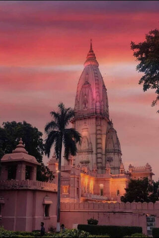 Sunset Serenity at Kashi Vishwanath Temple 🌅