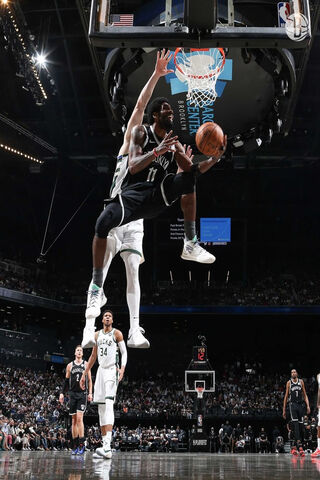 Kyrie Irving: A Dunk to Remember! 🏀✨