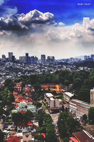 Kuala Lumpur: A City of Contrasts 🌆✨