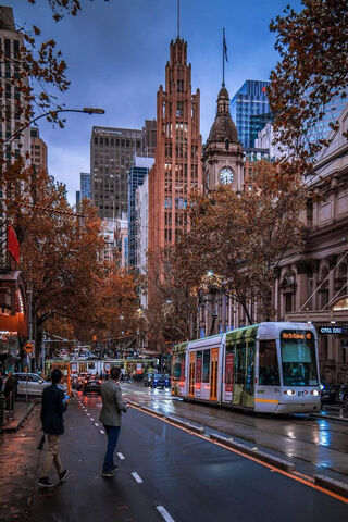 Melbourne's Urban Charm: A Rainy Day Stroll 🌧️🚋