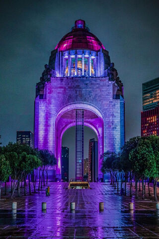 Monumento: A Radiant Tribute to History 🌟