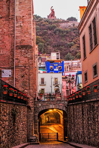 Charming Streets of Guanajuato 🌆✨