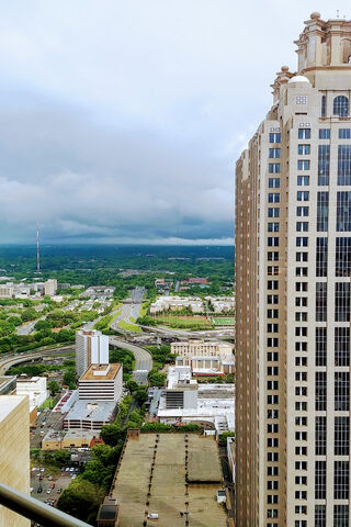 Skyline Serenity: Atlanta's Urban Charm 🌆☁️