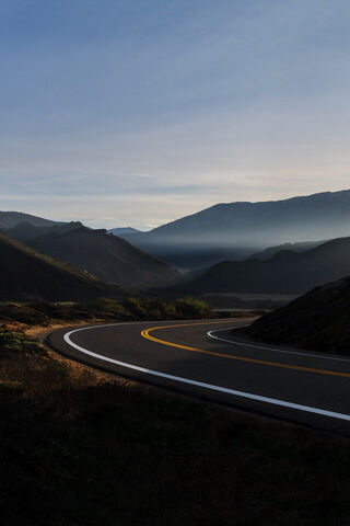 Winding Through Big Sur: A Scenic Journey 🌄🚗