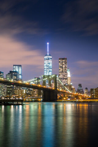 Brooklyn Bridge: A Nighttime Marvel 🌉✨