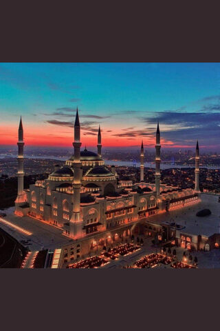 Cami: A Majestic Evening at the Mosque 🌅🏛️