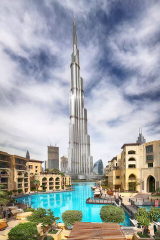 The Majestic Burj Khalifa: A Dubai Icon 🌟
