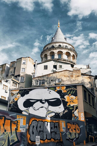 Galata Tower: A Blend of History and Urban Art 🌆🎨