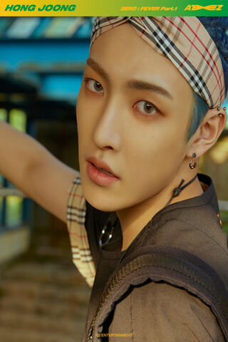 Hongjoong: The Charismatic Leader of ATEEZ 🌟