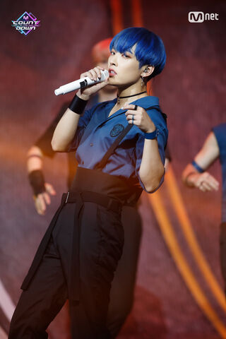 Hongjoong: The Charismatic Performer 🌟