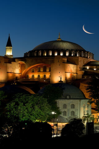 Hagia Sophia: A Timeless Marvel Under the Moonlight 🌙