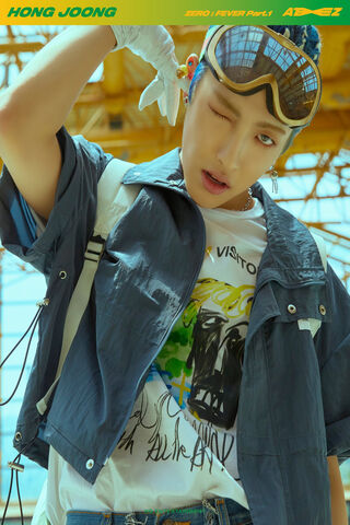 Hongjoong: The Visionary Leader of ATEEZ 🌟