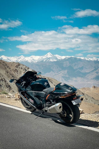 Hayabusa: The Ultimate Speed Machine 🏍️💨