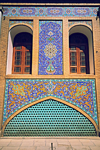 Vibrant Echoes of Persian Heritage 🎨✨