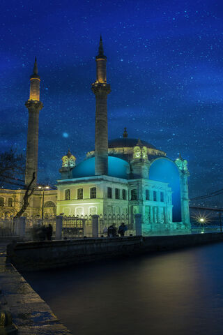 Istanbul's Nighttime Splendor 🌙✨