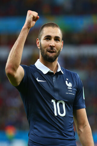 Karim Benzema: The French Football Star 🌟⚽