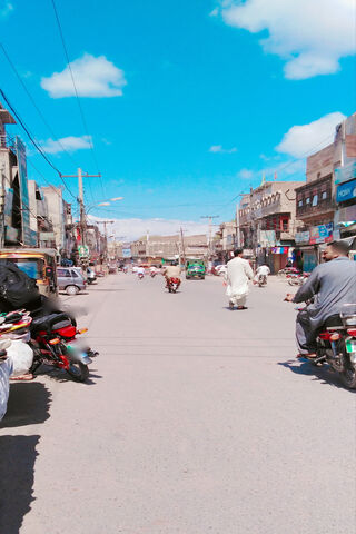Vibrant Streets of Multan: A Glimpse into Daily Life 🌆