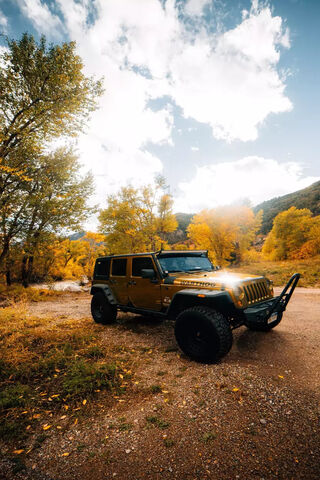 Adventure Awaits: Off-Roading in Style 🚙🌲