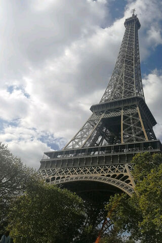 The Iconic Eiffel Tower: A Parisian Marvel 🇫🇷✨