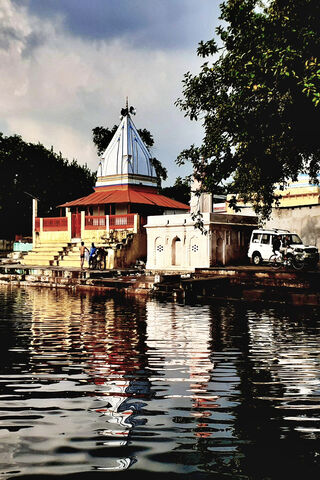 Serenity Reflected: The White Temple