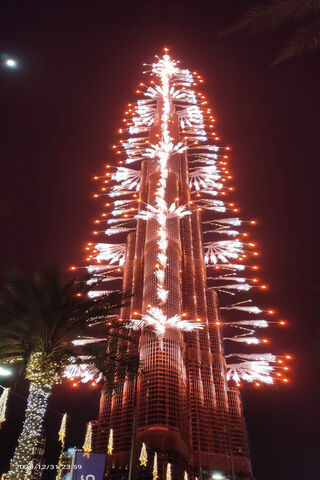 Burj Khalifa: A Dazzling Night of Lights 🎆