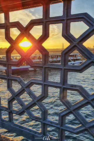 Sunset Serenity Over Istanbul's Waters 🌅