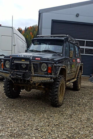 Nissan Patrol Y60: The Off-Road Legend 🚙💨