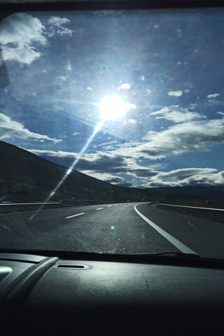 Chasing the Horizon: A Journey Awaits 🚗☀️