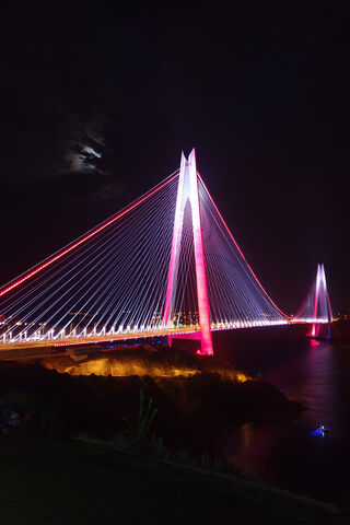 Illuminated Majesty: The Bridge at Night 🌉✨