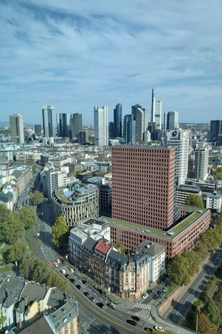 Frankfurt: A City of Modern Marvels 🌆✨